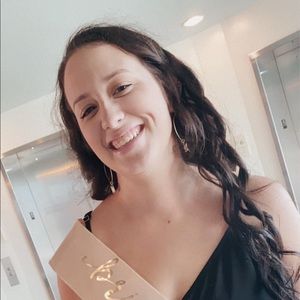 Meet your Posher, Brooke